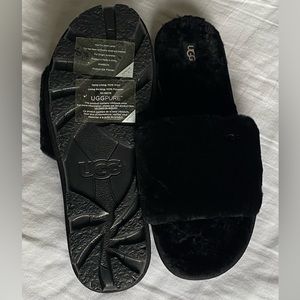 UGG Slippers // Women’s Size 9 // Black // Never Worn